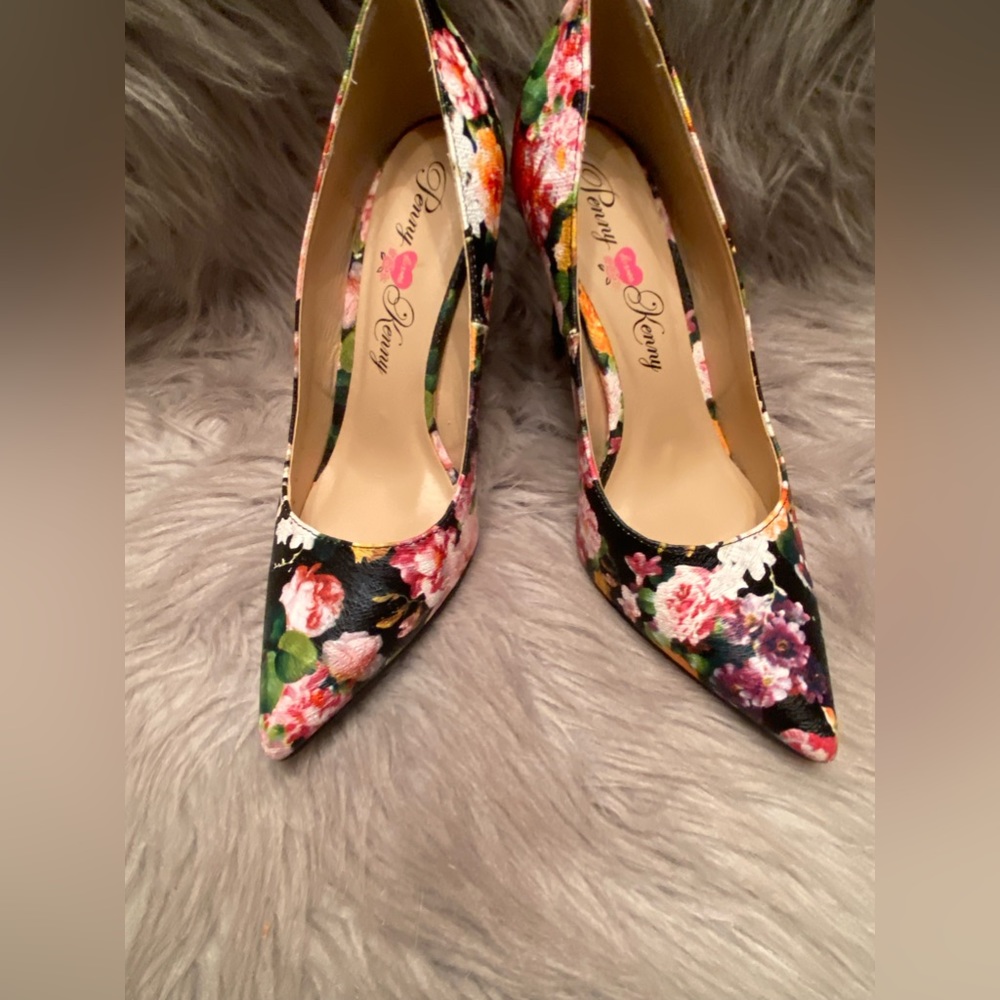 Penny Loves Kenny Black Floral Pump Stiletto Size 8. Barely Worn.